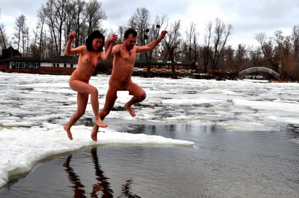 Ice swimming naked