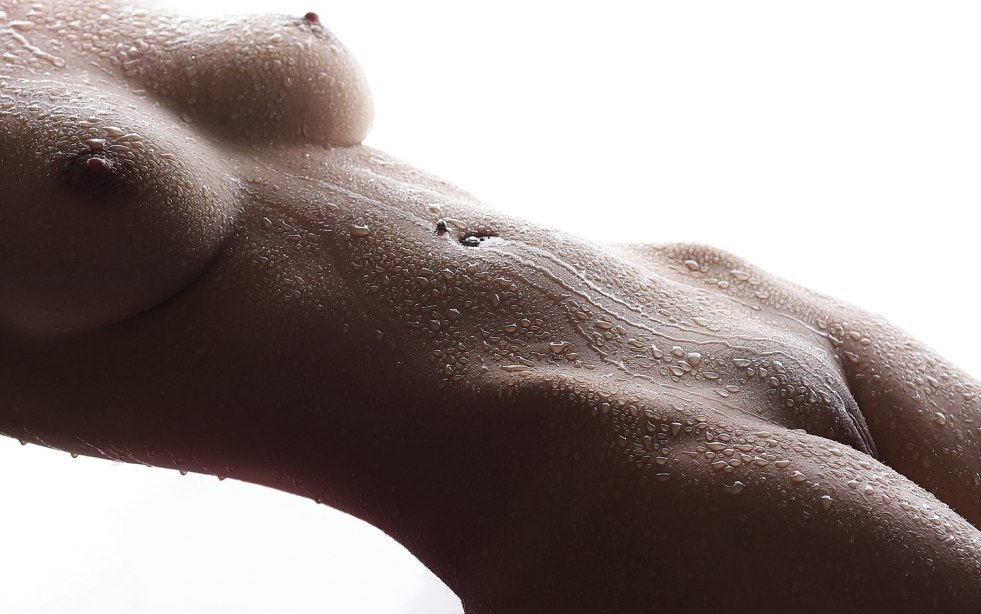 Naked female body in goosebumps