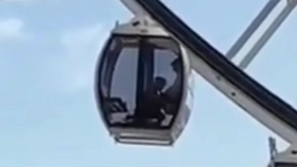 Masturbation on Ferris Wheel