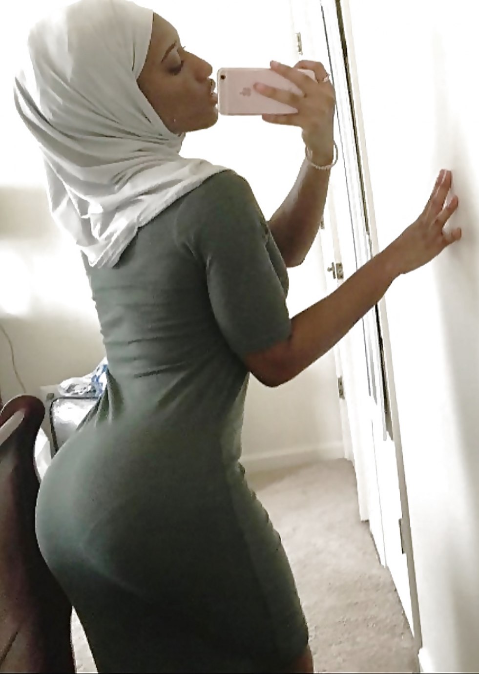 KIM KARDASHIAN IN TIGHT DRESS - Leaving a Business Meeting in New York City