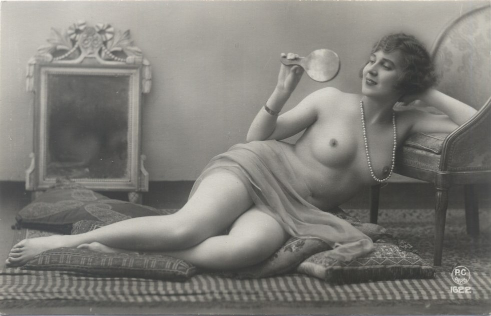 Retro 1900 Naked women