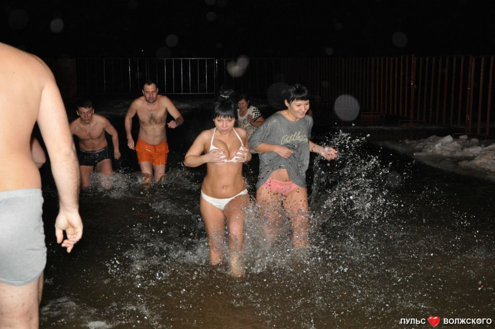 Night bathing without clothes