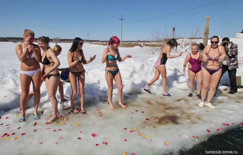 Naked blonde bathes in the corruption photo session