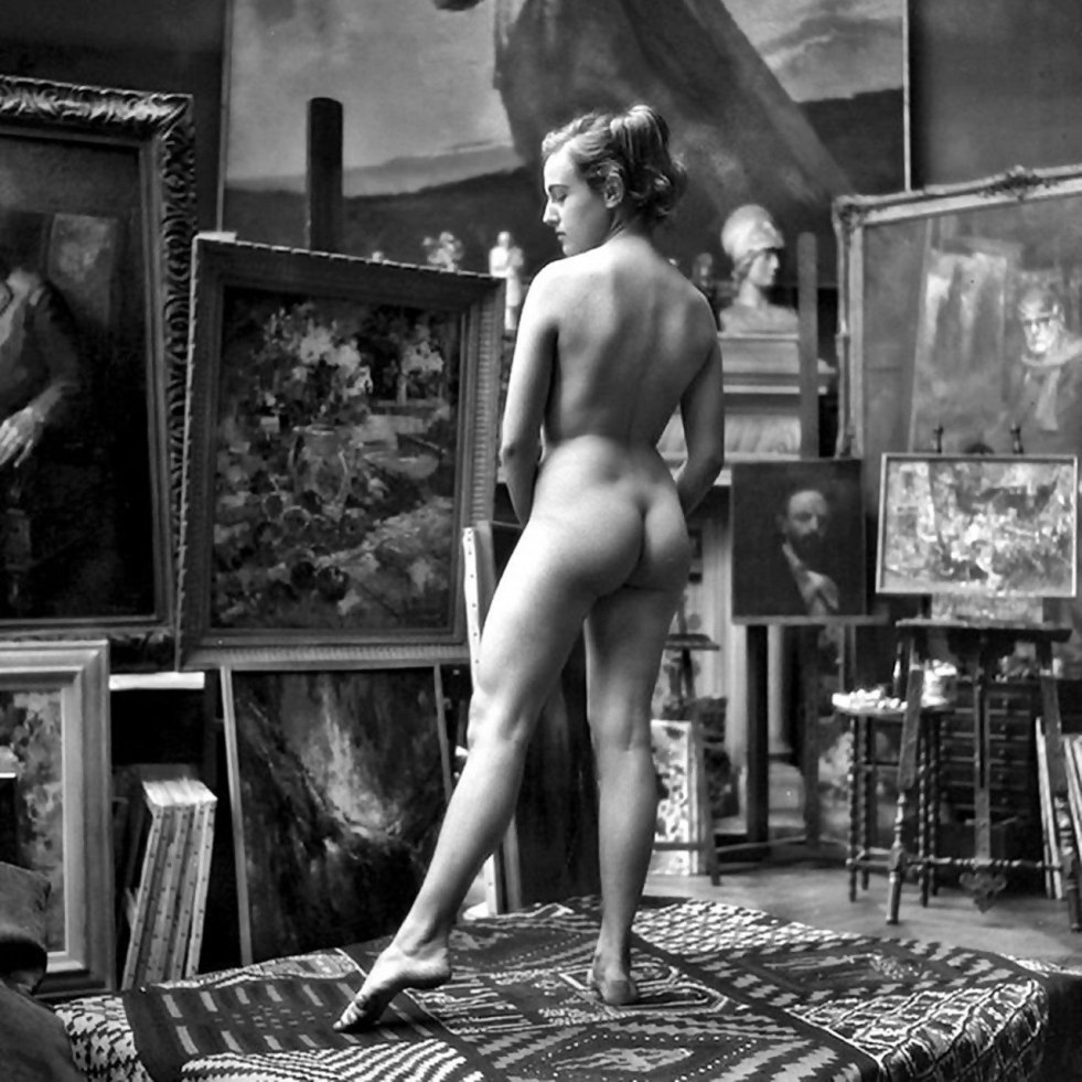 Art nude full of women