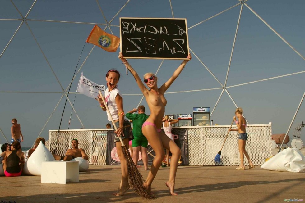 Girls undress on Kazantype
