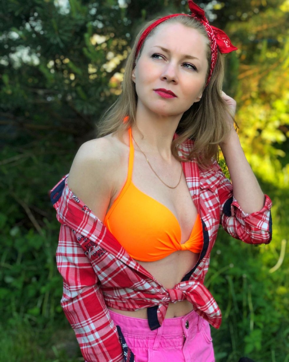 Christina Poltorak Shmekssy duck hot