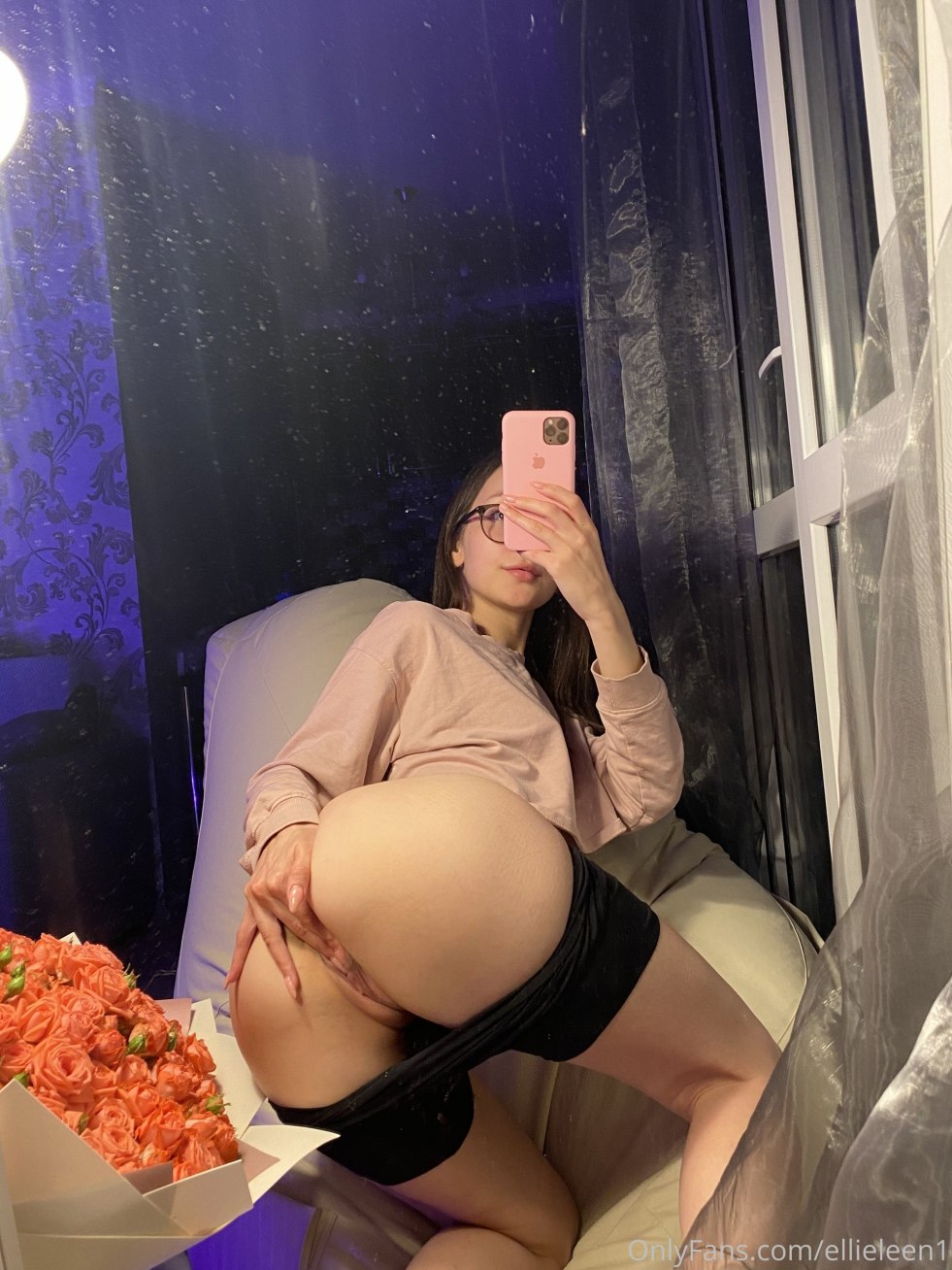 Erotic model Ellie Leen