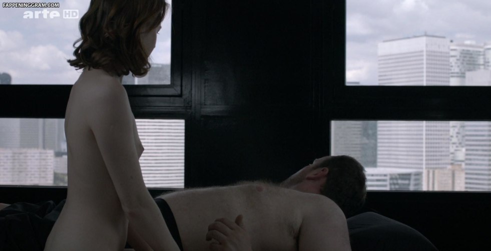 Numi Rasas and her foot fetish