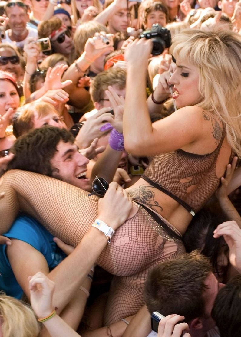 Naked girls on rock concerts