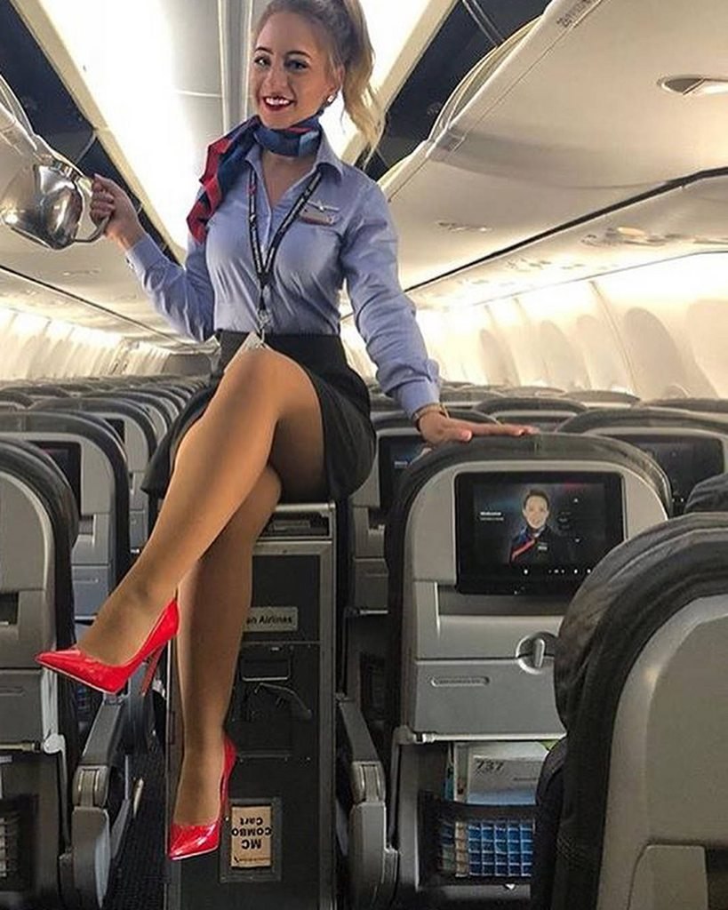 The Courier Licked the Hostess (67 photos)
