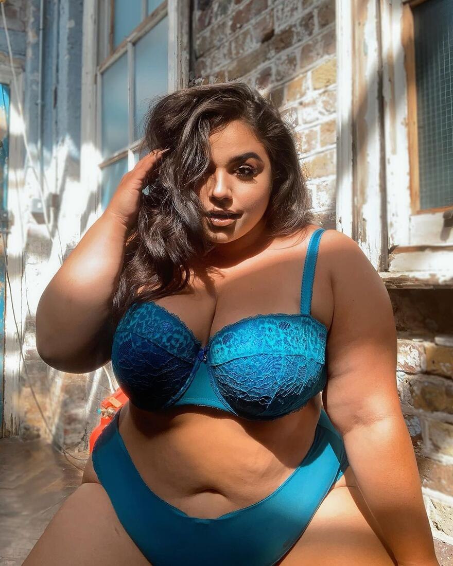 Beautiful bbw in bed