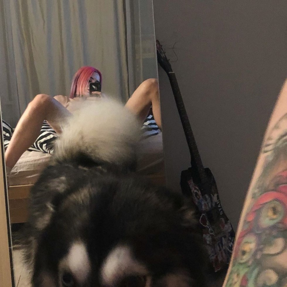 ADLIE TAILOR Hot photo