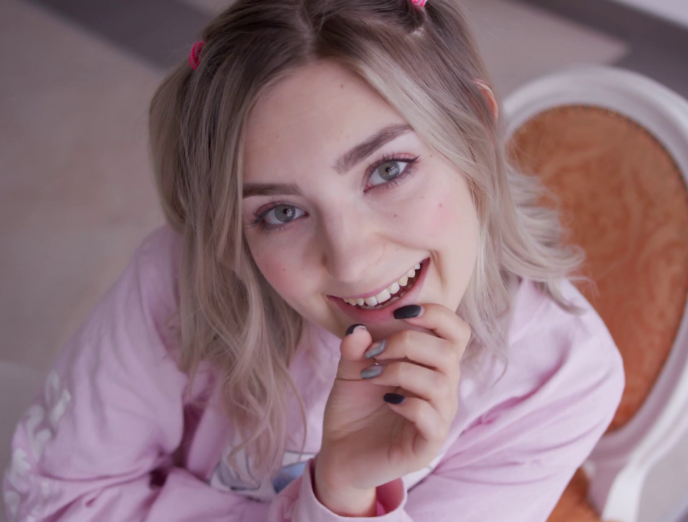 Eva Elfie (Eva Elfie)