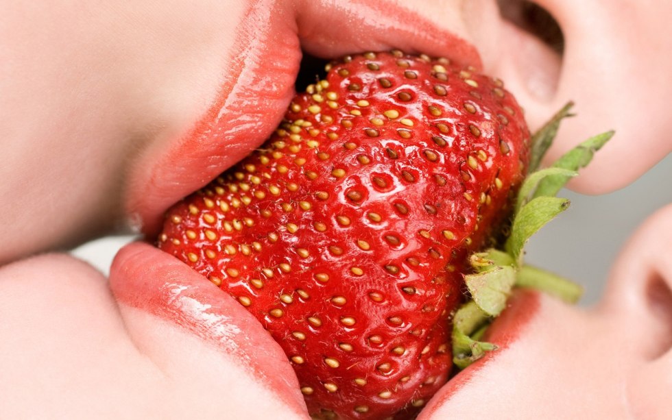 Strawberries with lip cream
