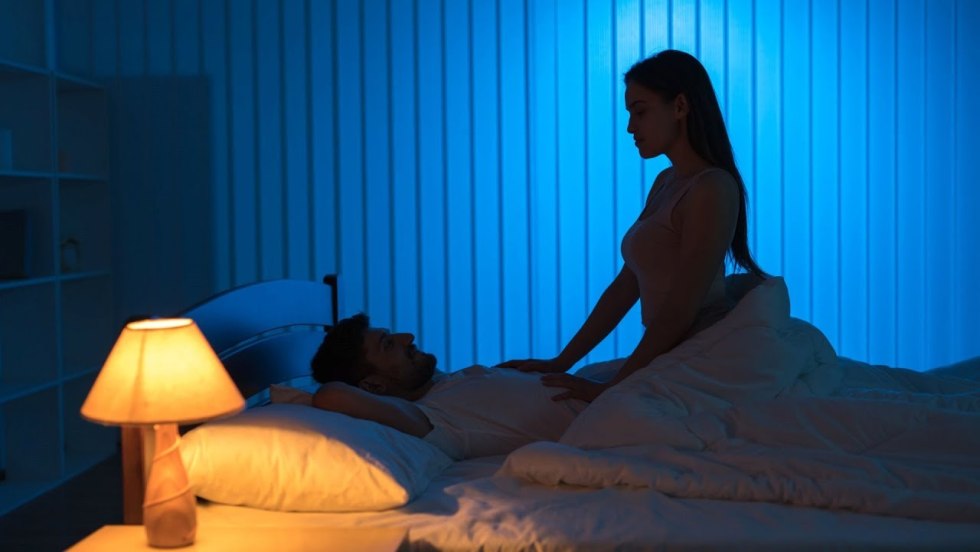 Fuck in the hotel on the bed