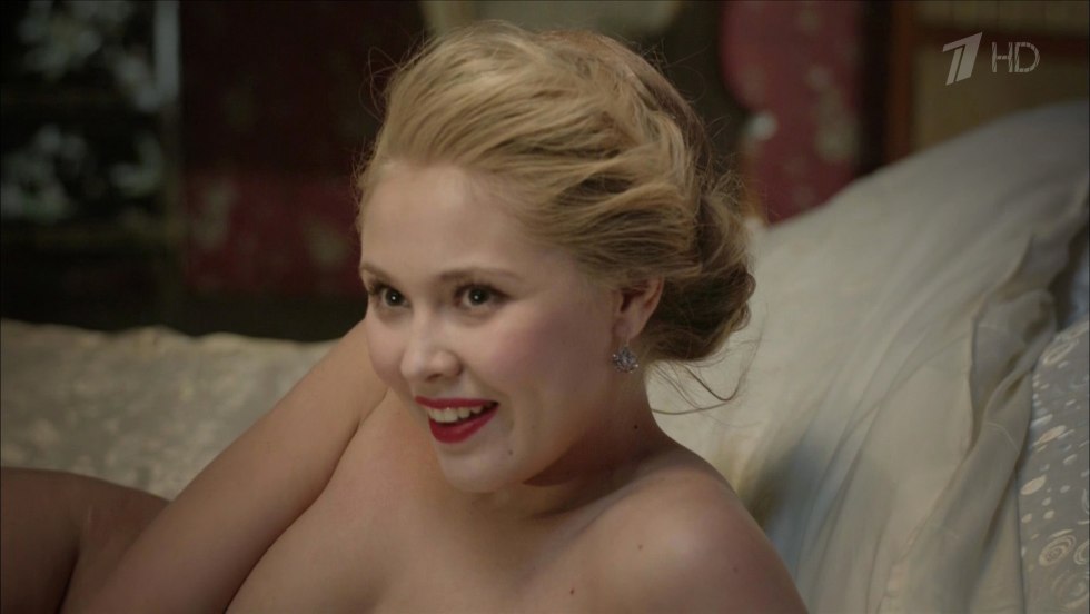 Victoria Justis without panties