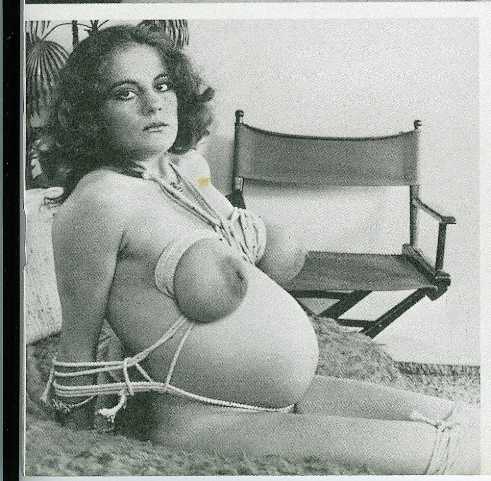 Retro naked pregnant women