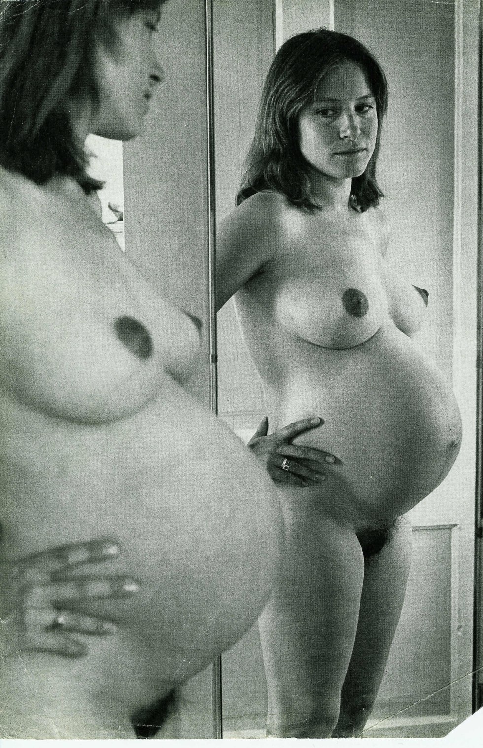 Retro naked pregnant women