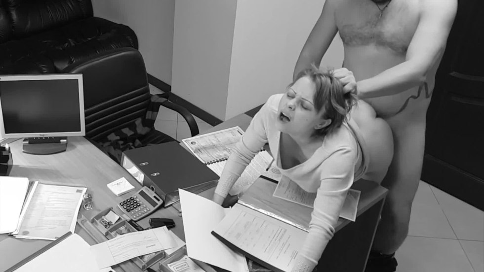 Fucking in the office amateur