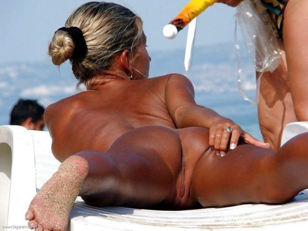 Mature tanned butt