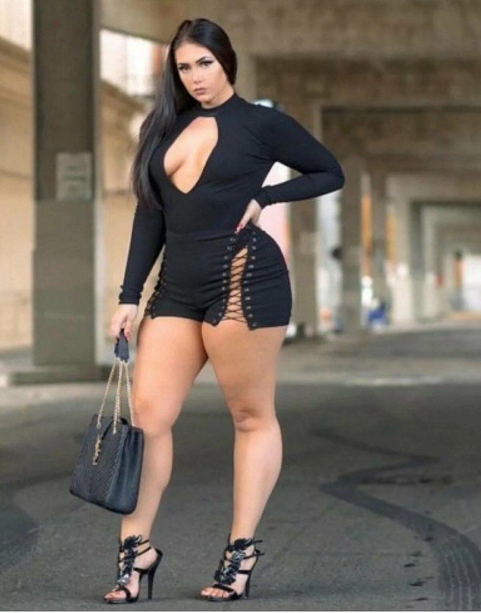 Curvy Thights in the Mini Ass