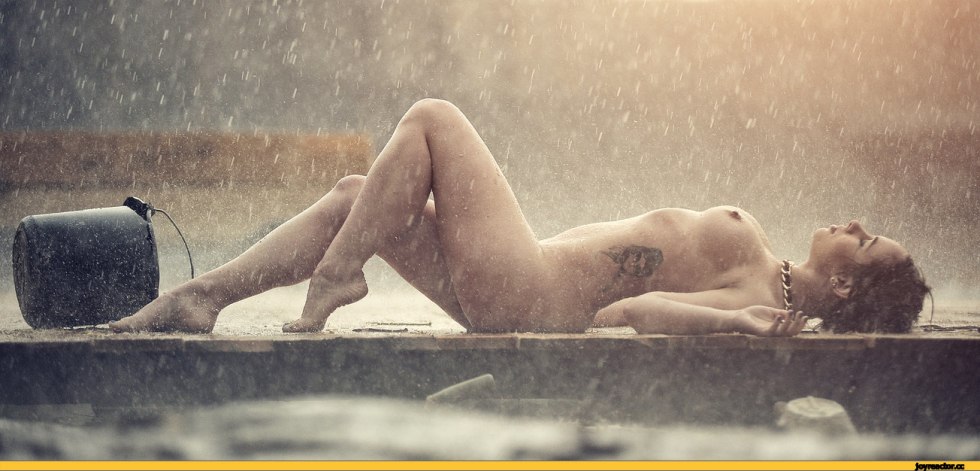 Girls undress in the heat