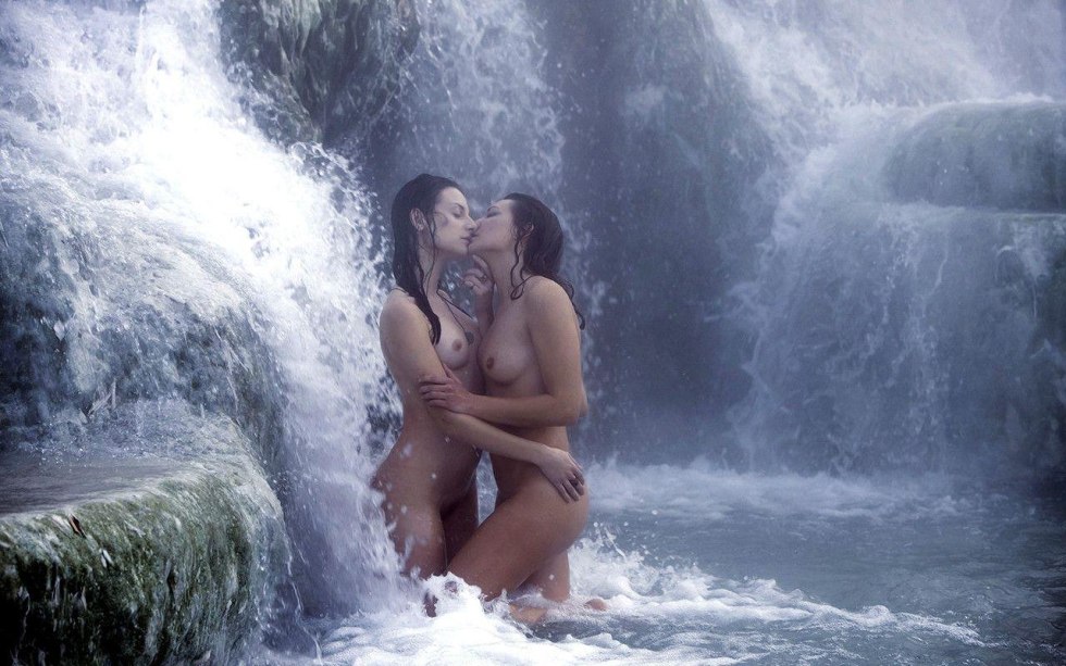 Beautiful pissing in the mouth