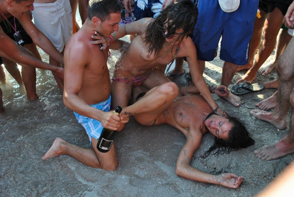 Erotic contests on the beach