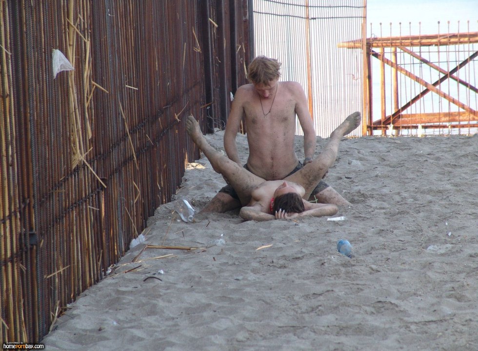 Amateur fuck on the beach in Kazantip