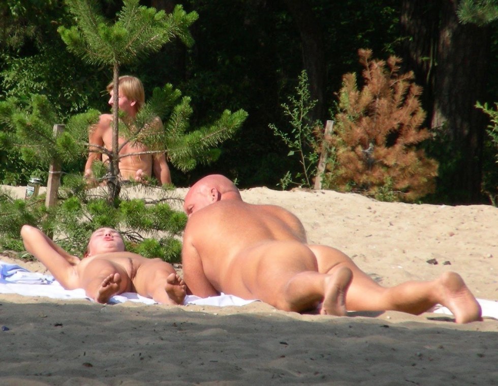 Nudism Exhibitionism in recreation homes