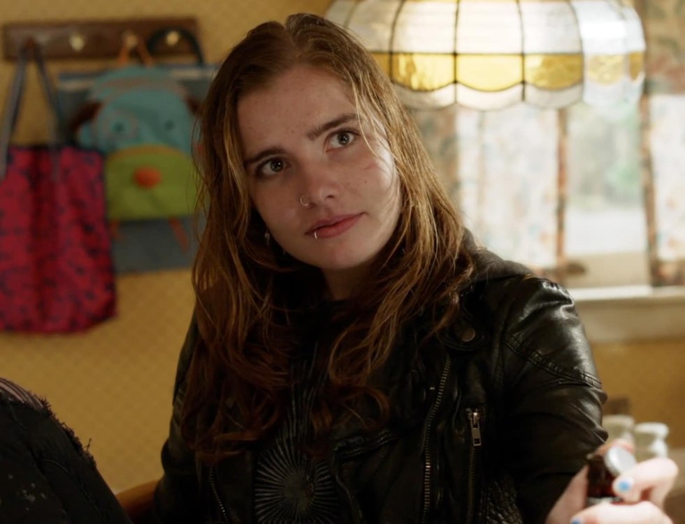 E12 sign "Direction to the evacuation exit directly