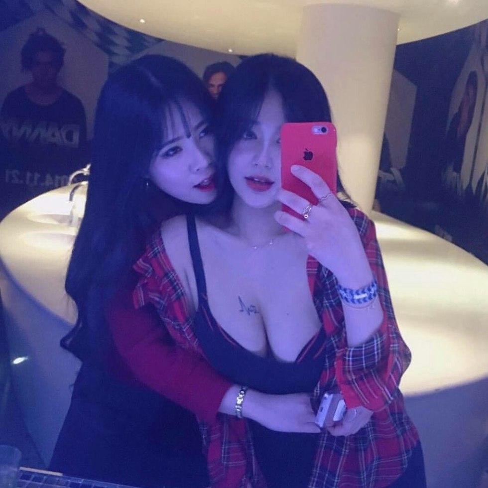 Korean couples of LGBT Girls