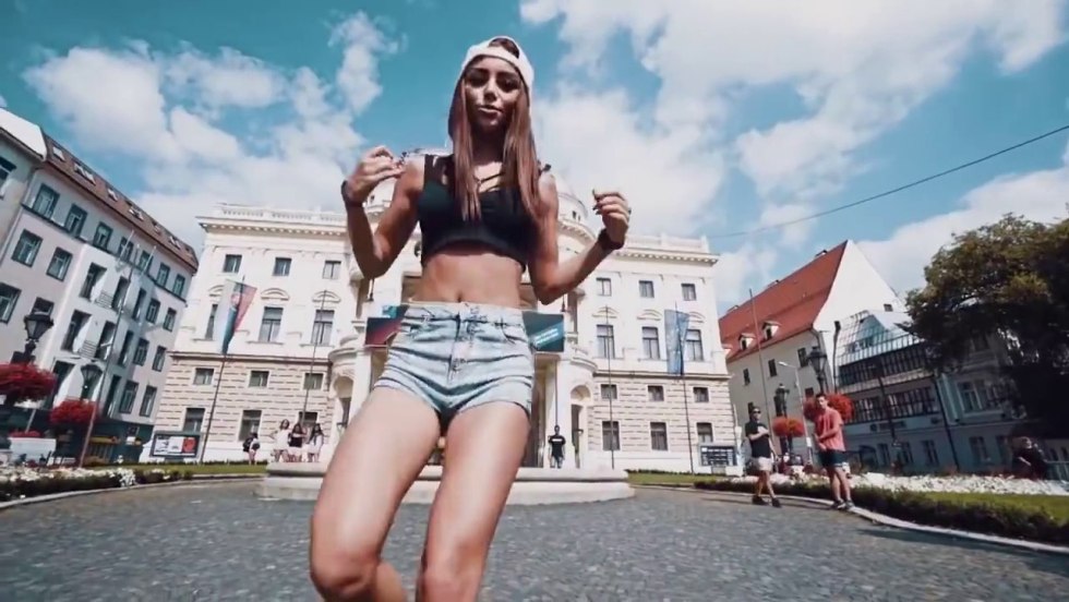 Nicolette Paxianova Shuffle