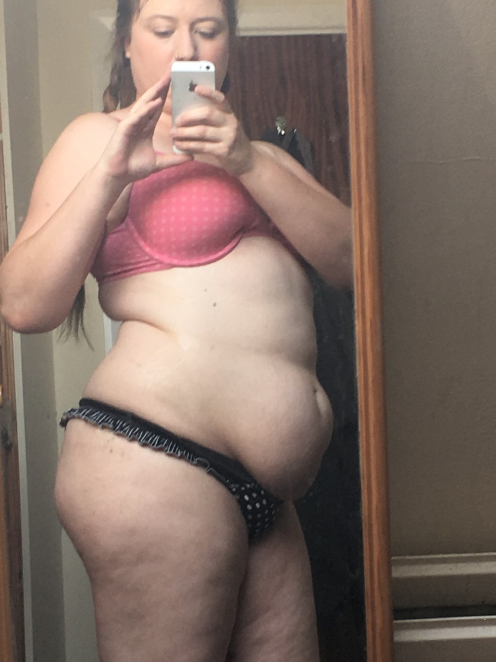 Naked thick pot -bellied women