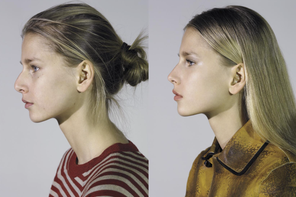 Two girls show the language