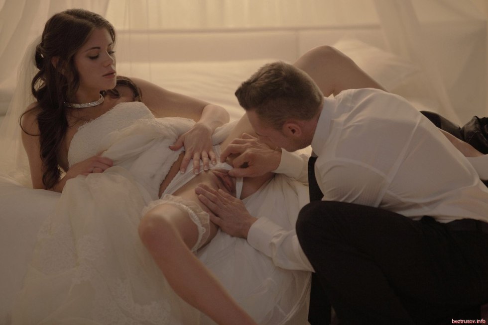 Claudia Rossi Anal in white bride