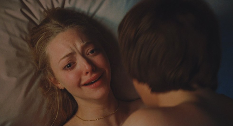 Mila Kunis and Natalie Portman Kiss