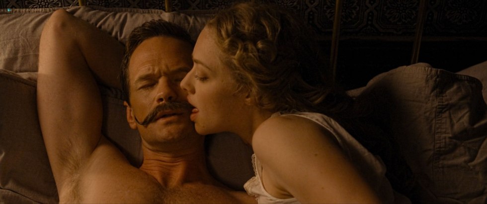 Amanda Seyfrid and Elizabeth Olsen boobs