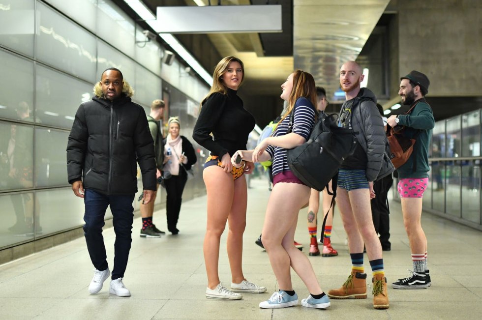 Calling outfits of girls on the street