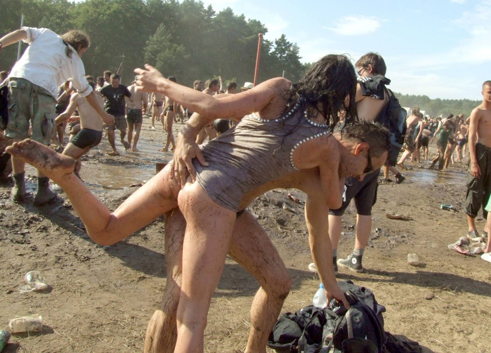Naked women at the Woodstock festival