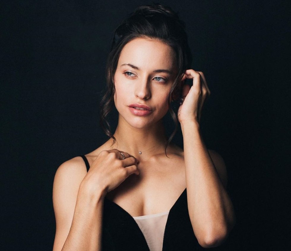 Alena Savastova Actress