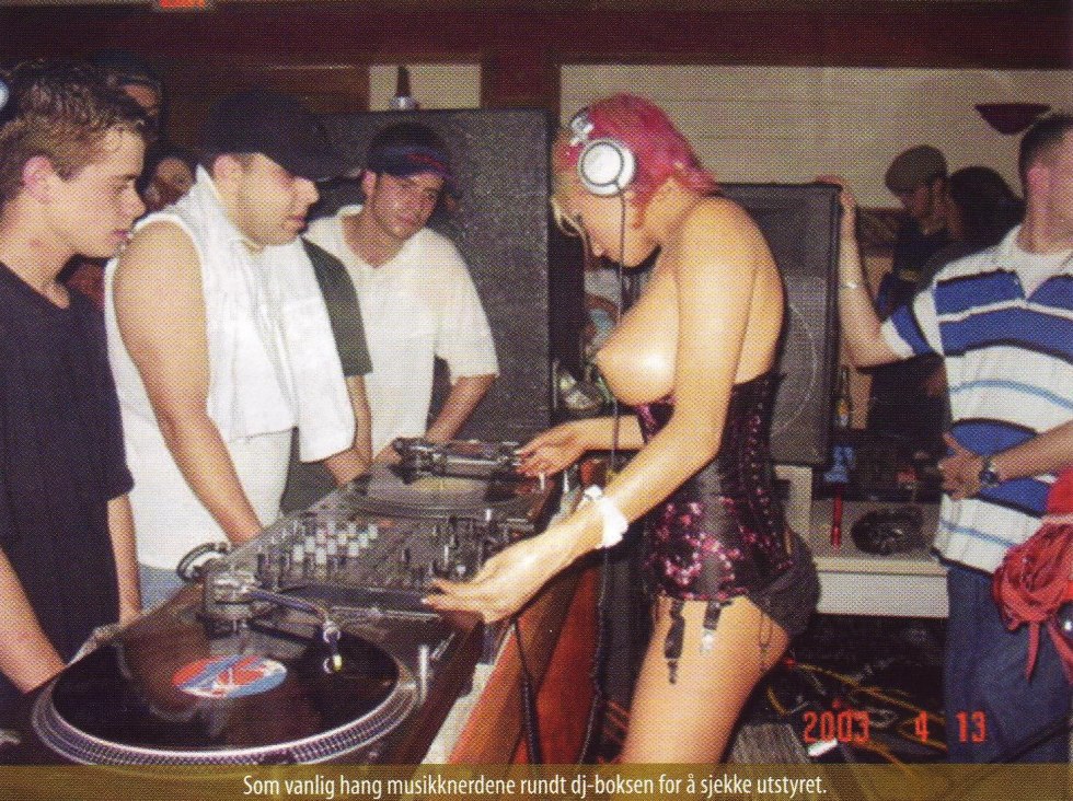 DJ Streammersha undresses at a disco