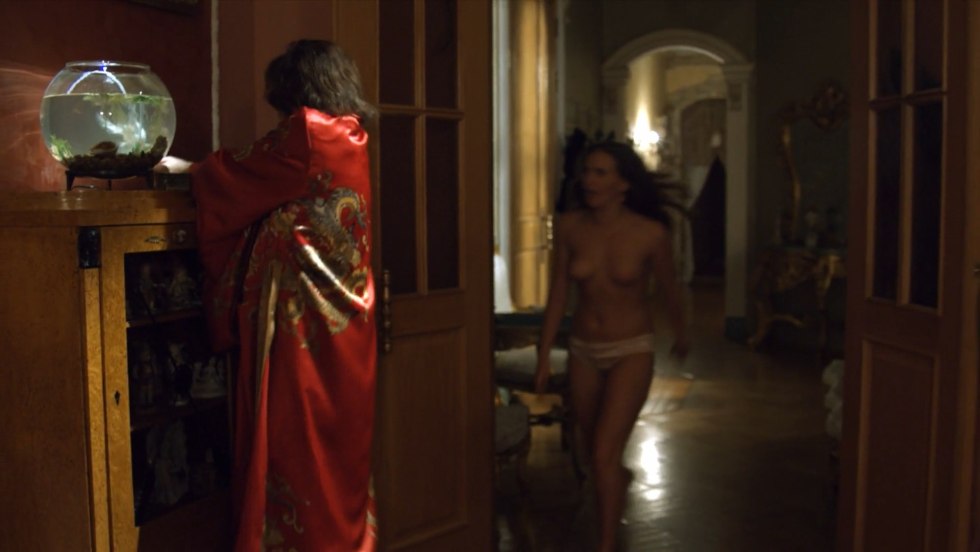 Naked blonde Yanina Warm