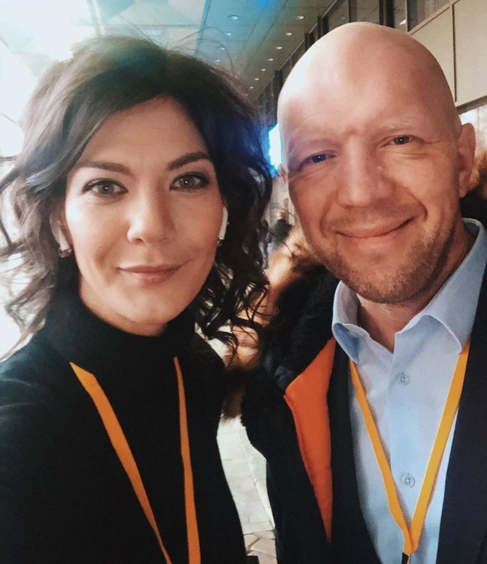 Naked brunette in the bedroom