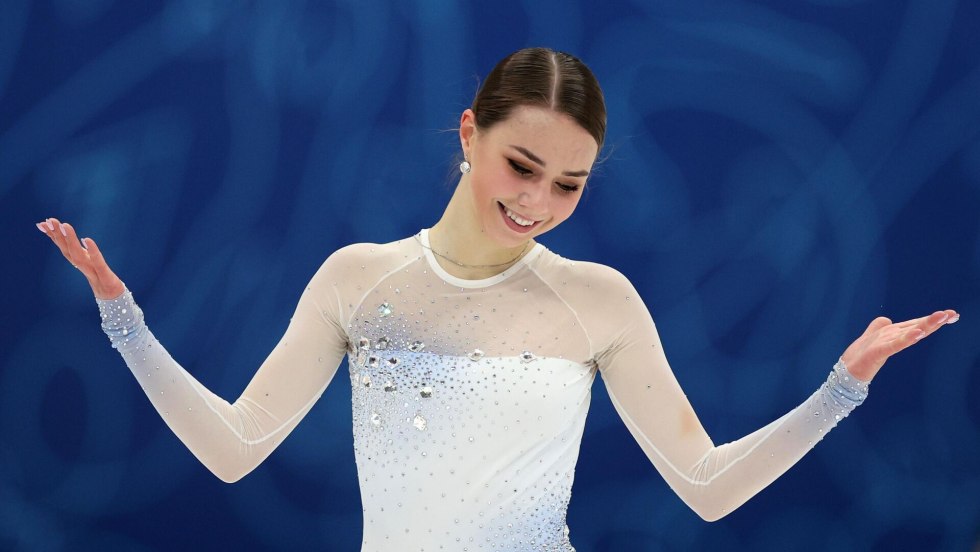 Beauty skater in thongs