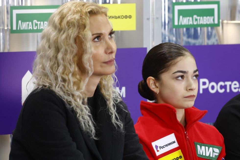 Sasha Trusova Kantilerer