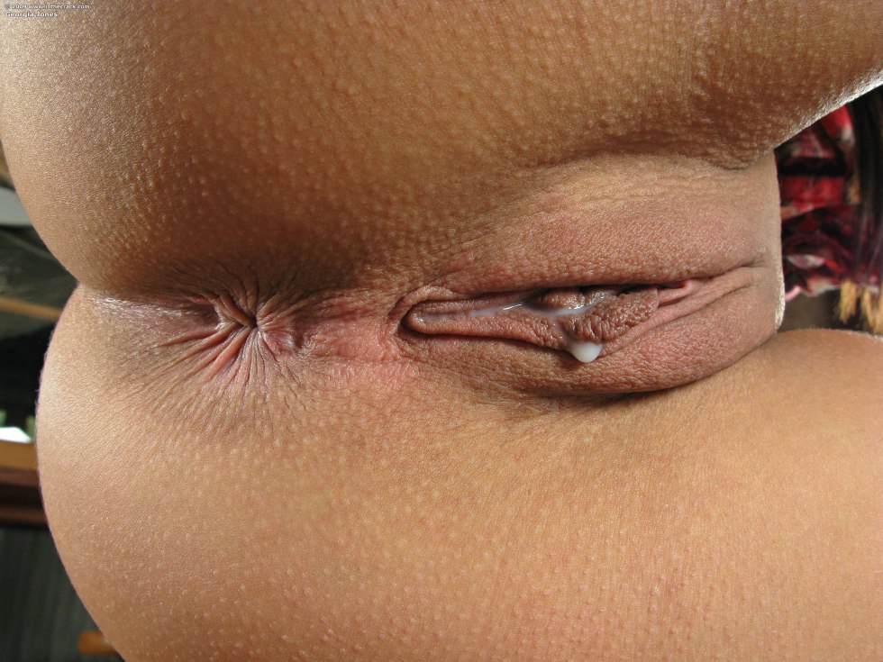 Pussy stuck out ass girl