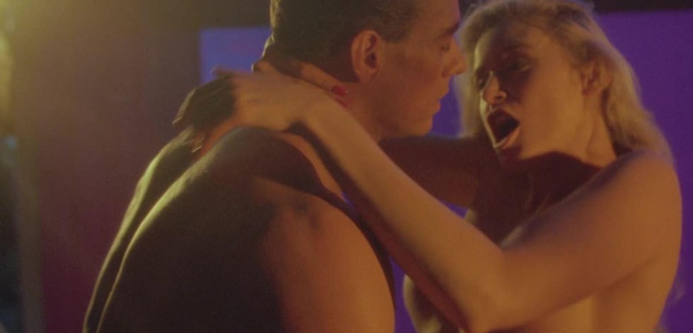 Alonna show double blow