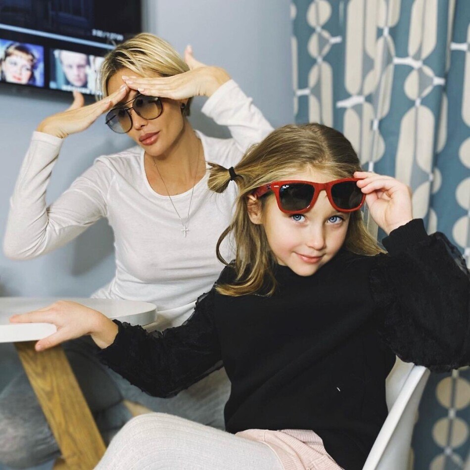 Elina Kamiren house 2 naked