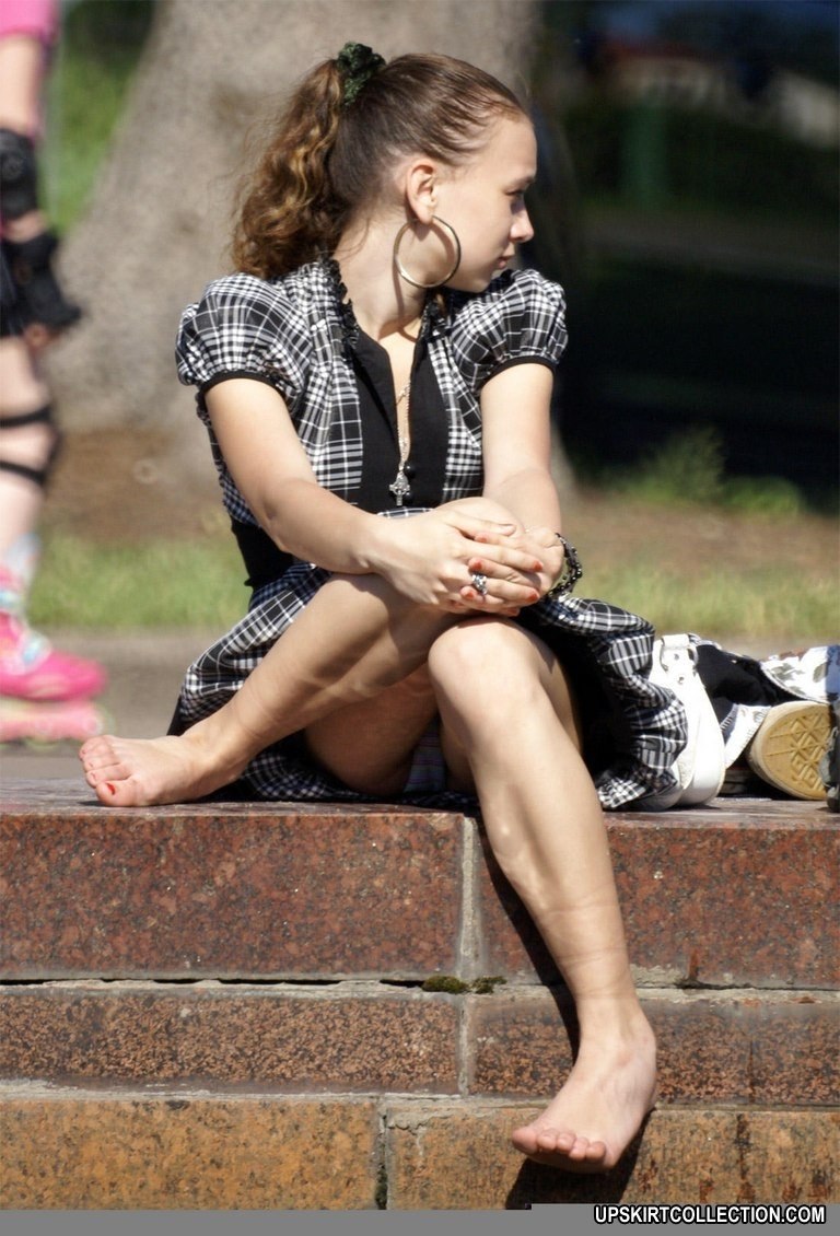 Japanese peeping skirts